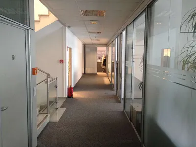 Gewerbeimmobilie mieten in Wiener Neustadt – 920 m², € 8.561 – Bild 5 von 6