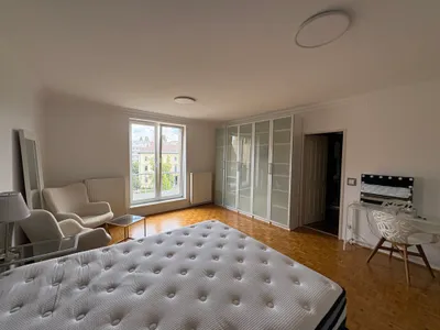 Am Tabor: Zwei komplette kleine Wohnungen mit schöner Aussicht im 2. Bezirk möbliert - nur gemeinsam - zu vermieten.