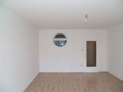Helle und gepflegte Neubauwohnung mit moderner Einbauküche – Bild 2