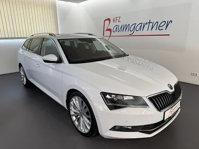 Skoda Superb Kombi 2,0TDI DSG Style*XENON*NAVI*ACC*PA...