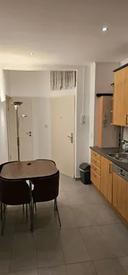 Verkehrsgünstige sanierte 2-Zimmerwohnung – Bild 2