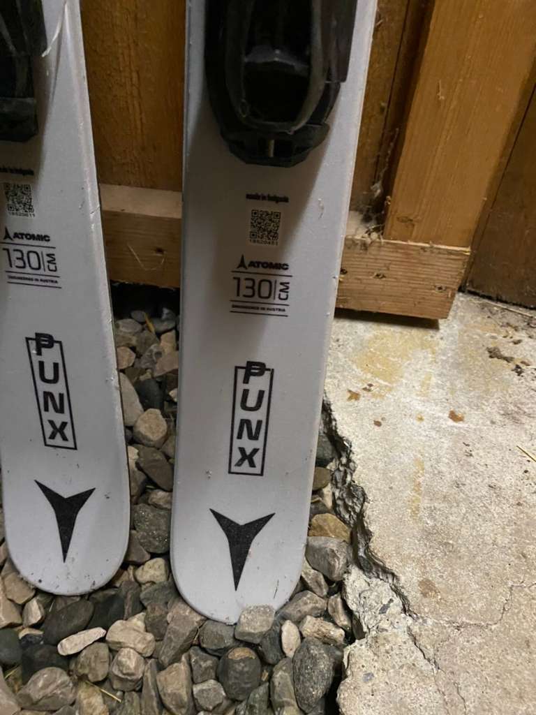 Atomic Punx 130 cm mit Atomic Bindung Kinder-/ Jugendski Freeski