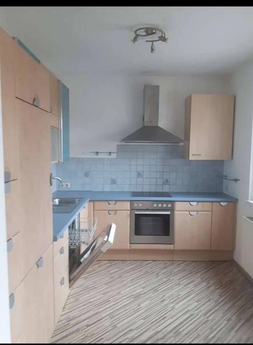 Familienfreundliche Wohnung mit Loggia und eigenem versperrbarem PKW-Garagenplatz - Ansicht 3