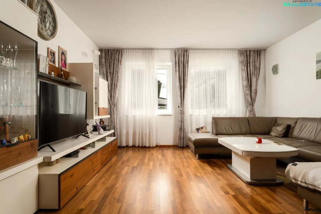 Kernsaniert mit modernster Ausstattung und reichlich Platz - Widok 2