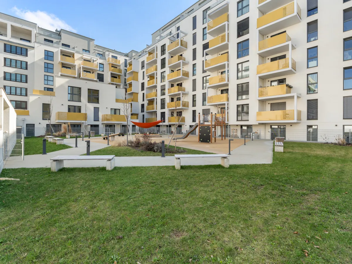 Apartment für Kurzzeitvermietung: Charmante 3-Zimmer-Wohnung mit großzügiger Terrasse Richtung Innenhof in unmittelbarer Nähe zur U1 - Ap. 2 - Widok 3