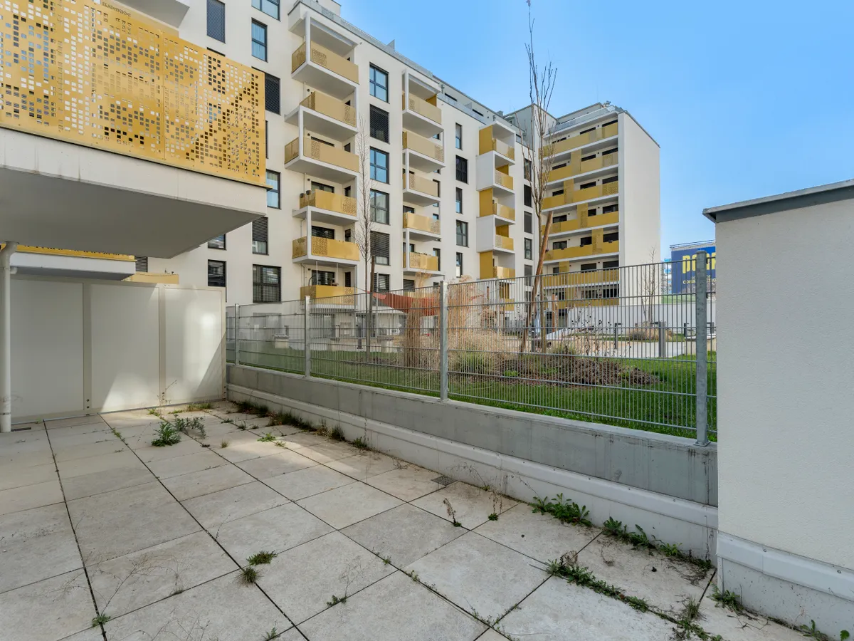 Apartment für Kurzzeitvermietung: Charmante 3-Zimmer-Wohnung mit großzügiger Terrasse Richtung Innenhof in unmittelbarer Nähe zur U1 - Ap. 2 - Widok 2
