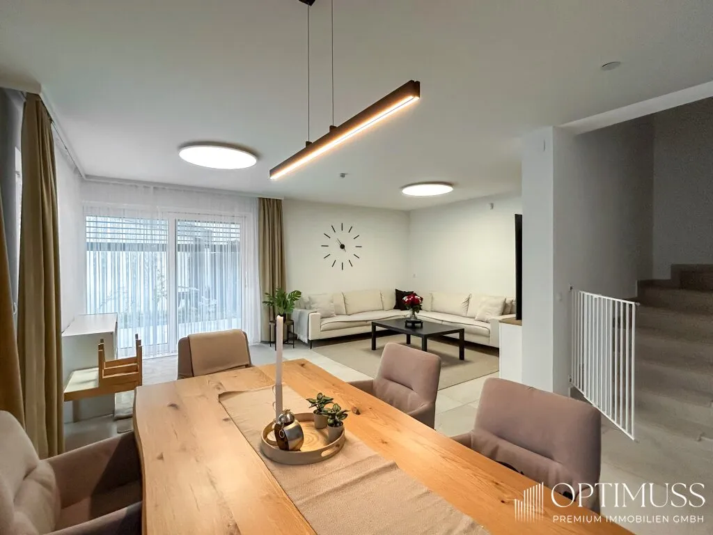 Moderne Doppelhaushälfte mit Terrasse, Pool , Garten & hochwertiger Ausstattung - Exklusives Wohnen in Gerasdorf ! - Ansicht 2