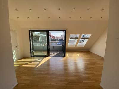 Exklusive Dachgeschoß - Maisonette mit Terrasse in zentraler Lage im 18. Bezirk