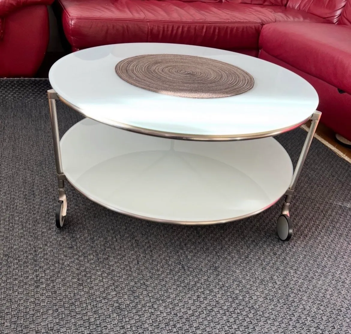 Ikea Couchtisch auf Rollen, € 70,- (4020 Linz)