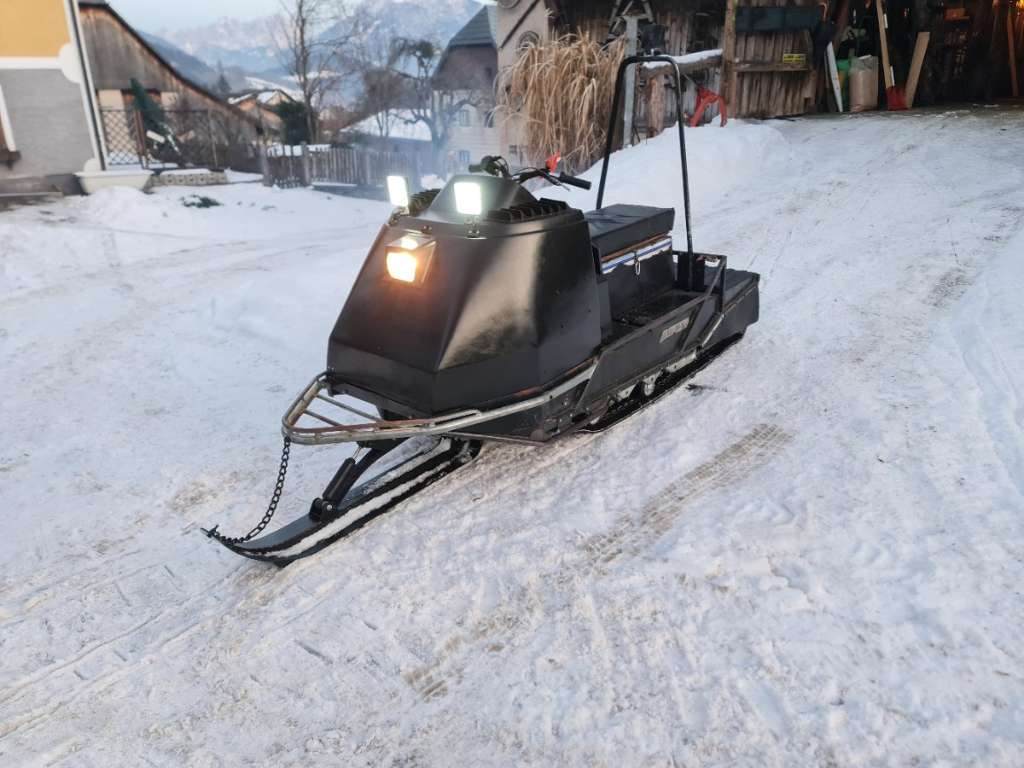 Ski Doo Schneemobil, Arbeitsschlitten Schneemobil