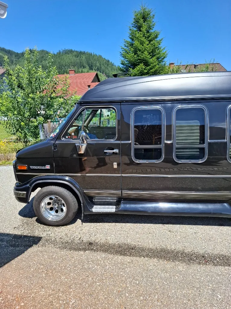 General Motors GMC VANDURA  G 2500
