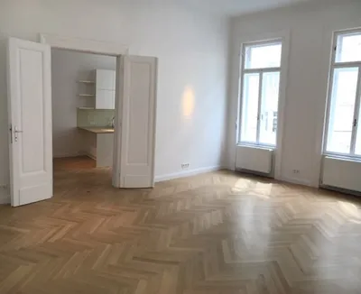 Palais Löwenthal, klassische Altbauwohnung mit Balkon