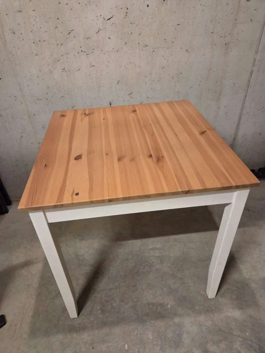 Ikea Esstisch 80x80, € 15,- (4655 Vorchdorf)