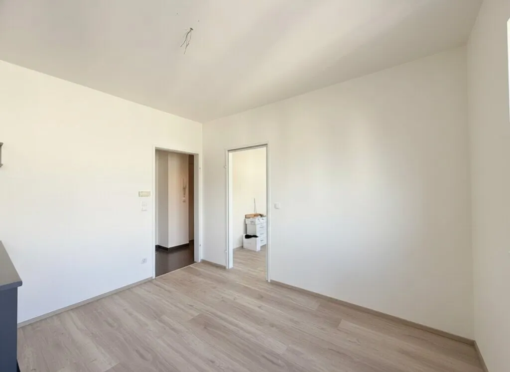 Schön aufgeteilte 2-Zimmer-Wohnung bei U3 Hütteldorfer Str. / 10A Bus und Straßenbahnen 10, 46, 49, 52! - Widok 3