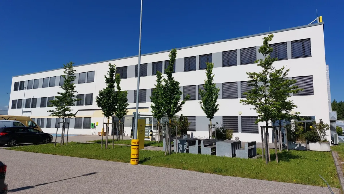 Bürogebäude neben Logistikzentrum - Ansicht 2
