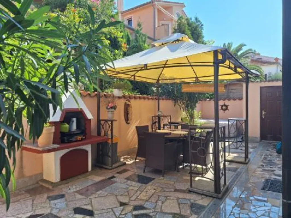 Traumwohnung nur 100 Meter vom Meer - 2 Schlafzimmer, Garten in Medulin - Ansicht 2