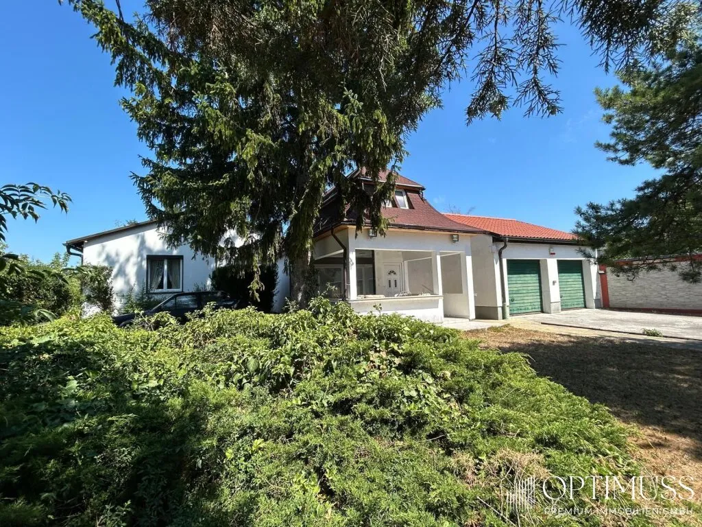 NOTVERKAUF!!! Einmalige Gelegenheit: 2.183 m² Baugrund mit Familienhaus - im Zentrum von Wiener Neustadt. - Ansicht 2
