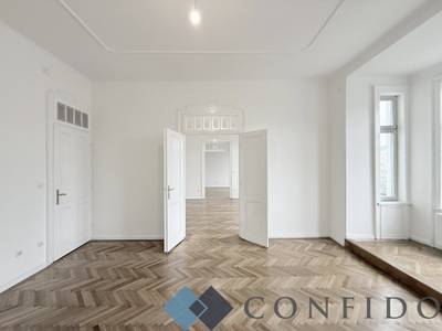 Großzügige 4 Zimmer Altbauwohnung mit verglaster Veranda und Balkon!
