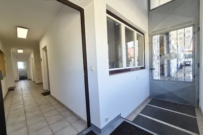 Gewerbeimmobilie mieten in Gmunden – 15 m², € 517 – Bild 4 von 8
