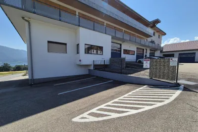 Gewerbeimmobilie mieten in Gmunden – 15 m², € 517 – Bild 2 von 8