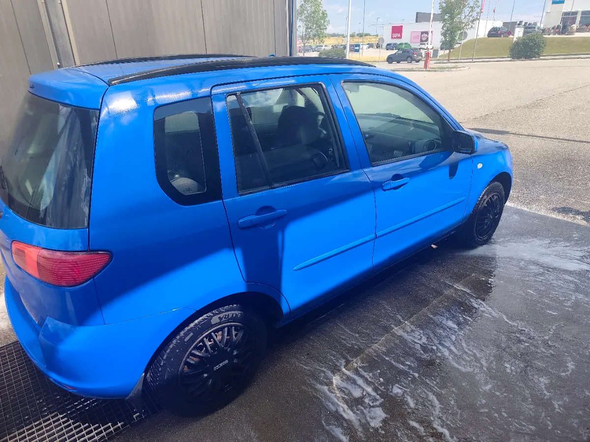 Mazda Mazda2 2003 photo 3