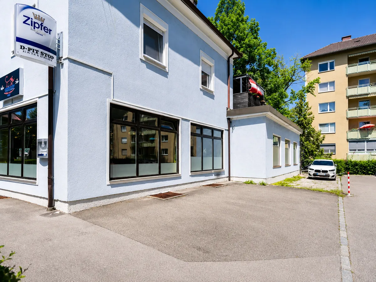 Anlageobjekt in ausgezeichneter Lage: Voll vermietetes Mehrfamilienhaus mit Restaurant – pohled 3