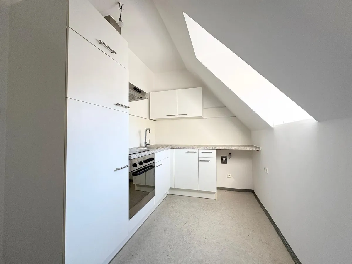 Schöne Dachgeschoßwohnung in zenraler Lage - Provisionsfrei! - Widok 3