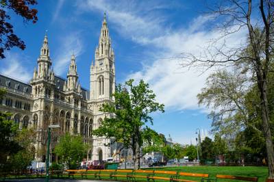 Gestalten Sie Ihre Traumwohnung im Herzen Wiens - traumhafte 7-Zimmer-Altbauwohnung - Nähe Rathaus - zu mieten in 1010 Wien