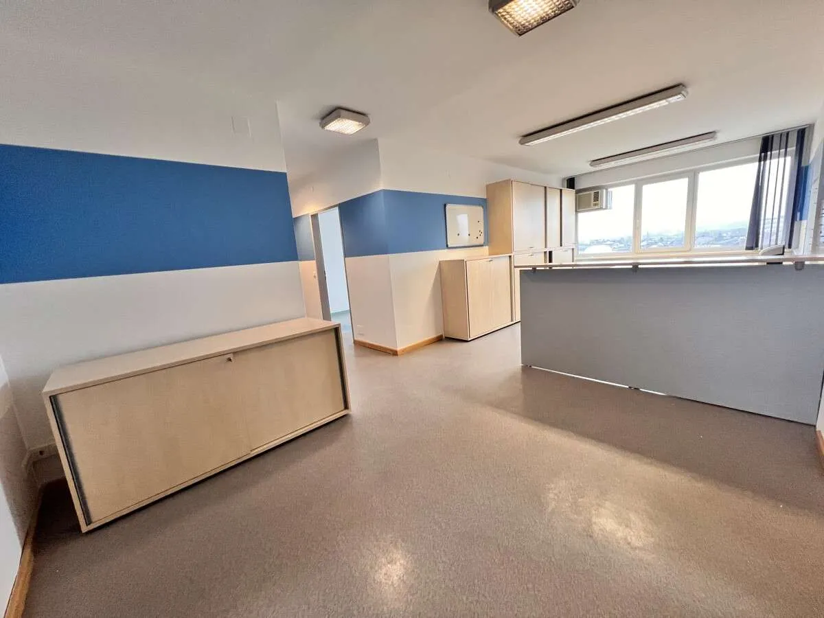 Büro mit Ausblick in zentraler Lage – pohled 3