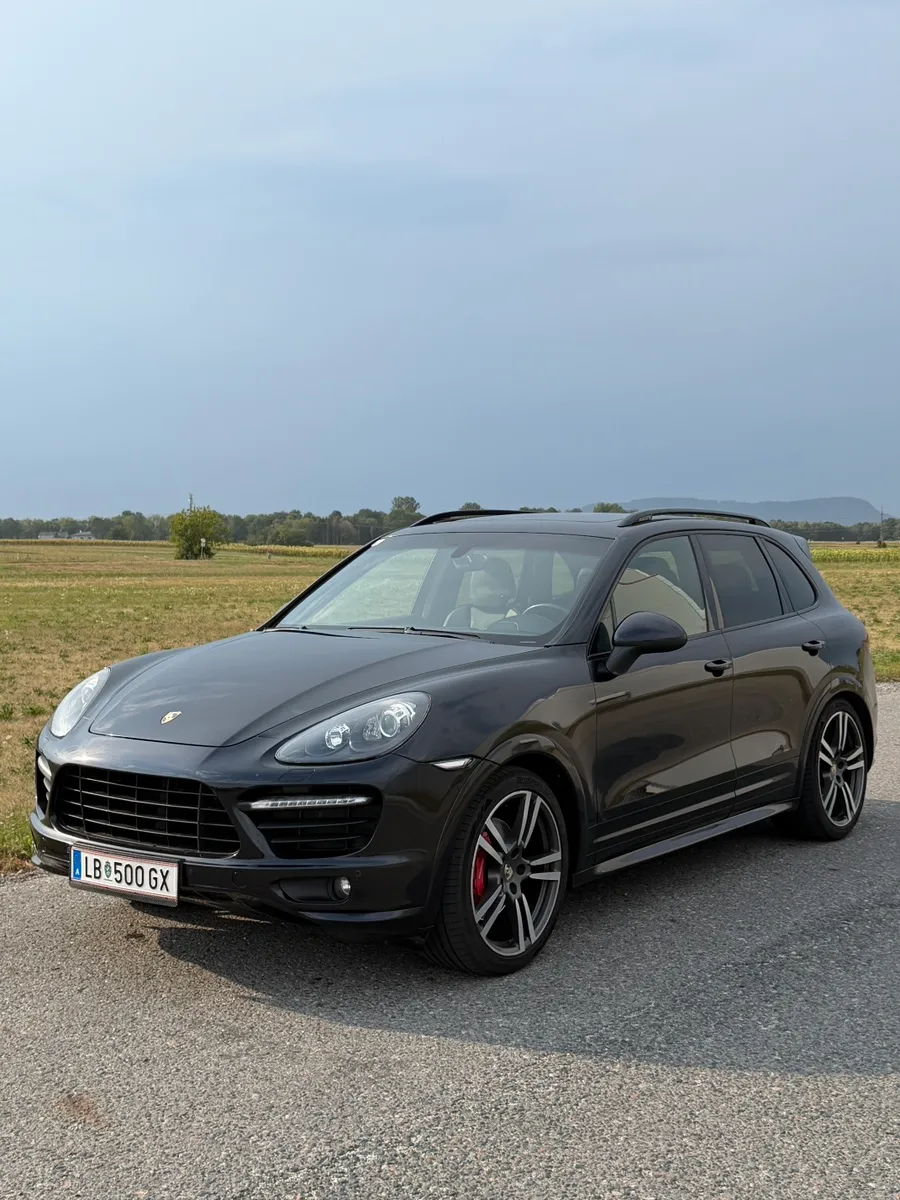 Porsche Cayenne 2013 photo 2