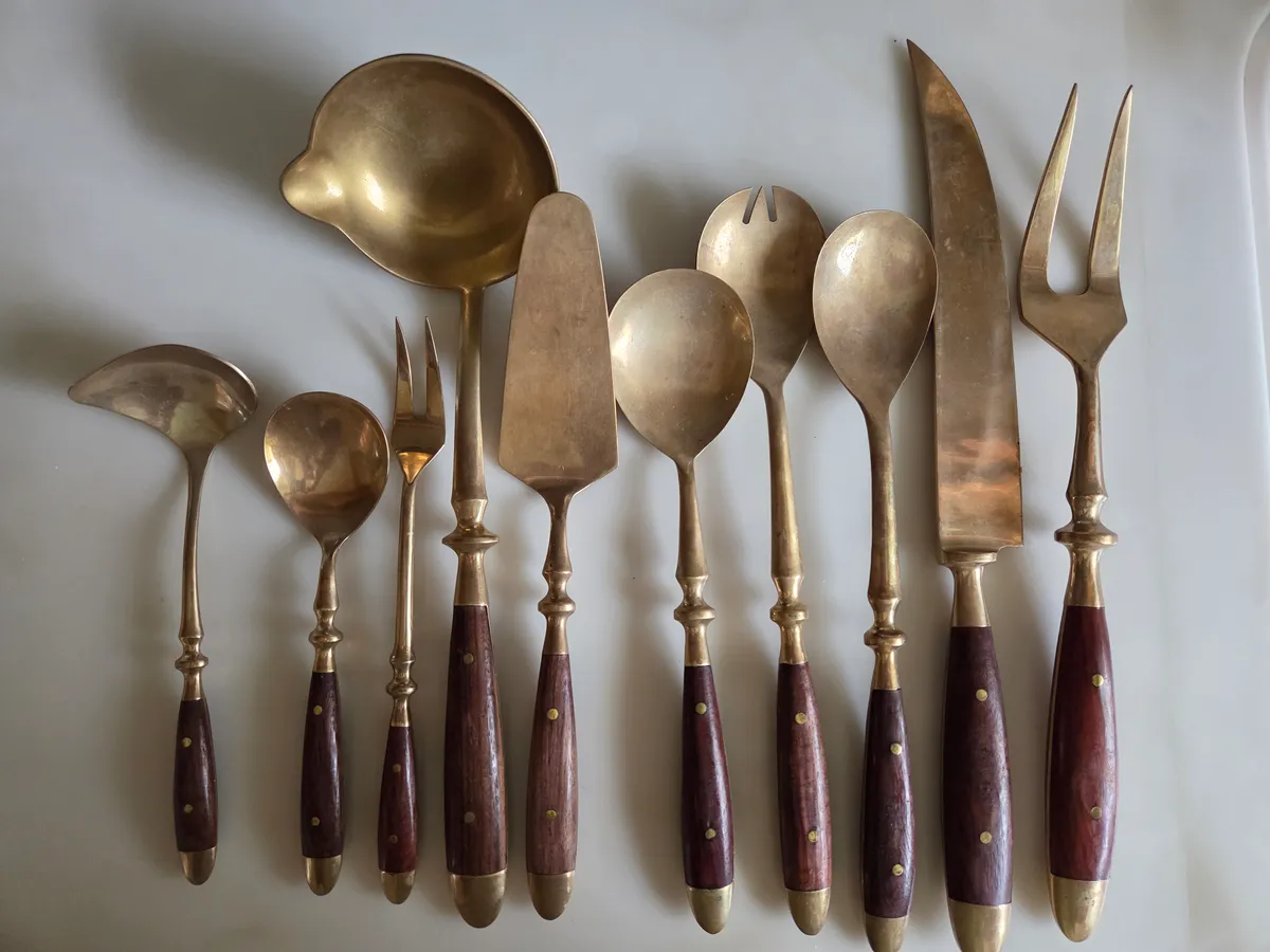 Besteck Messing mit Rosenholzgriff, € 49,- (1220 Wien)