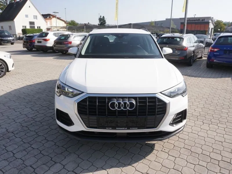 Audi Q3 2019 photo 2