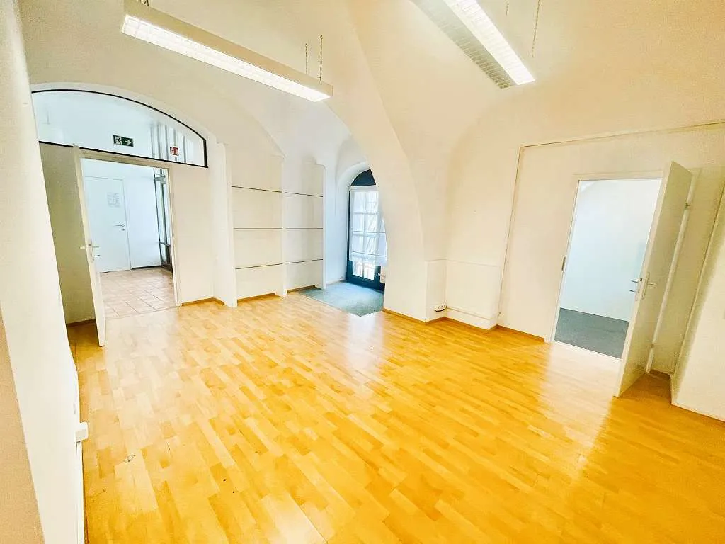 Commercial property, 53 m²