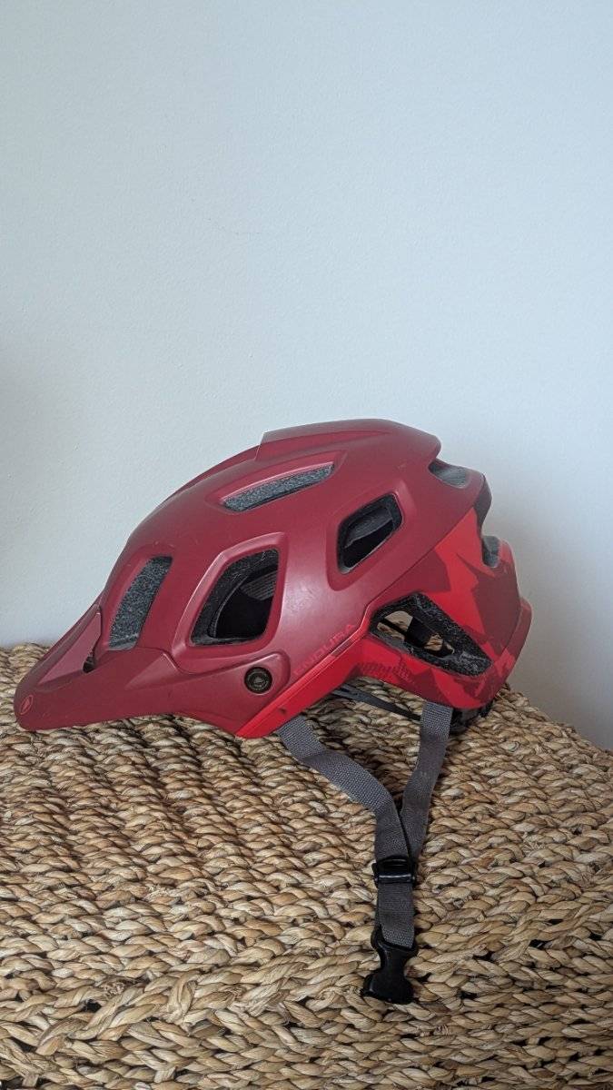 Endura Helm Damen Fahrradhelm,  15,- (6365 Kirchberg in Tirol) - willhaben