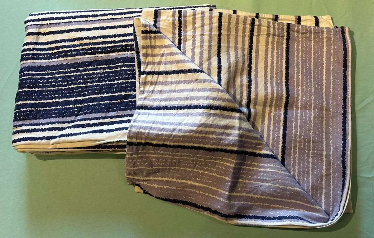 Übergroße Bettwäsche Strauss gestreift, € 15,- (1120 Wien)