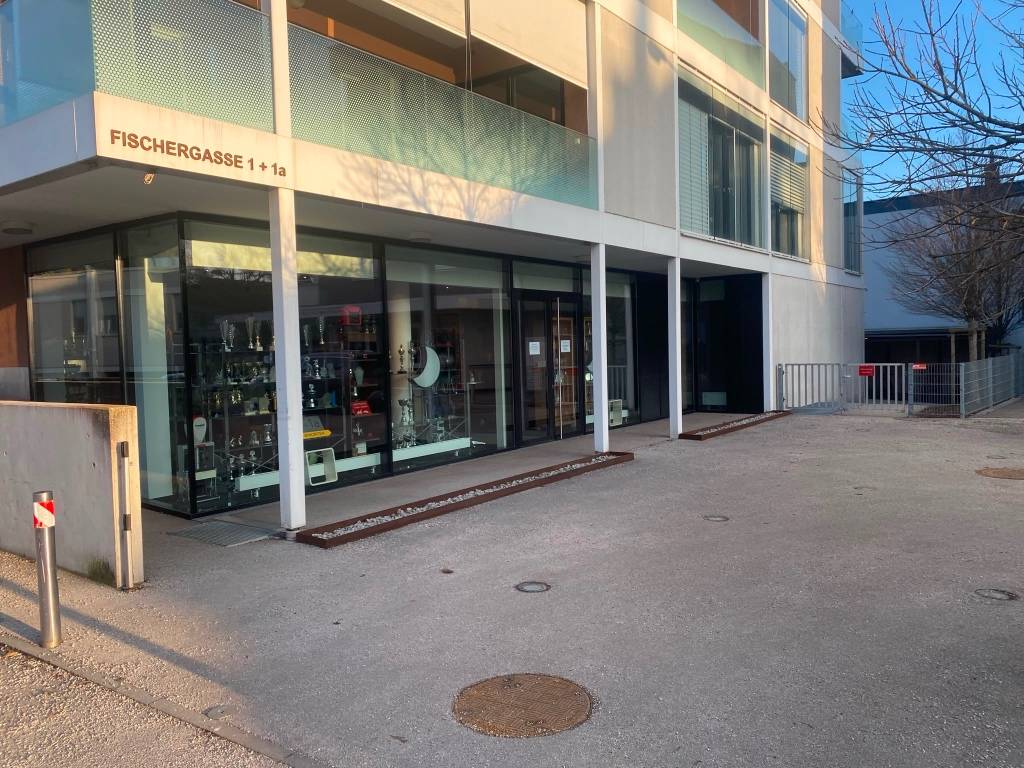 237 m² Gewerbefläche mit Schauraum, Werkstatt und Vorplatz in Bestlage - Ansicht 3