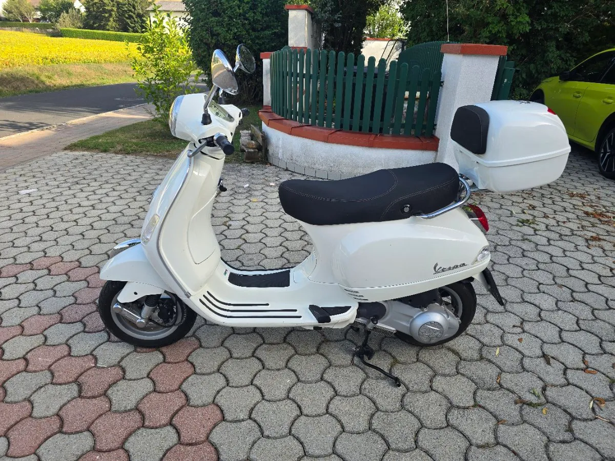Vespa LX