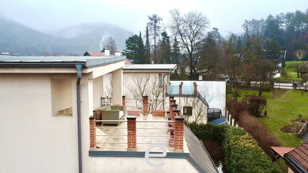 Stylische Doppelhaushälfte mit Dachterrasse, Garten und Doppelcarport in Gaaden - Ansicht 3