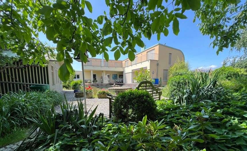 Unterhaus zwischen Enns und Kronstorf : Traum-Villa mit großem Garten und Schwimmteich - Ansicht 2