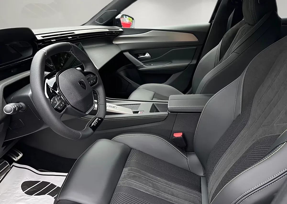 Peugeot 308 1.2 Hybrid 145 SW GT e-DCS6 – Bild 8