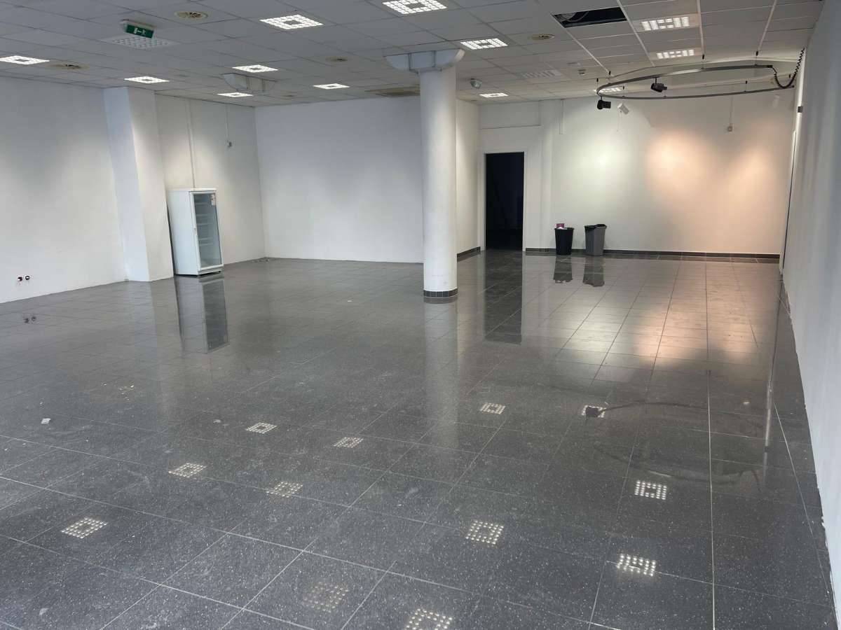 Geschäftslokal, direkt im Stadtzentrum zu vermieten - View 3