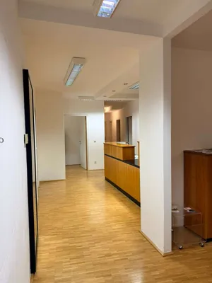 3-Zimmer-Gewerbeimmobilie mieten in Salzburg Stadt – 80 m², € 900 – Bild 1 von 5