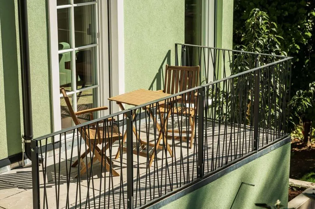 1180_AM SCHLOSSPARK: Charmant möblierte 2-Zi-Terrassen-Wohnung / charmingly furnished 2-room terrace apartment - Widok 2