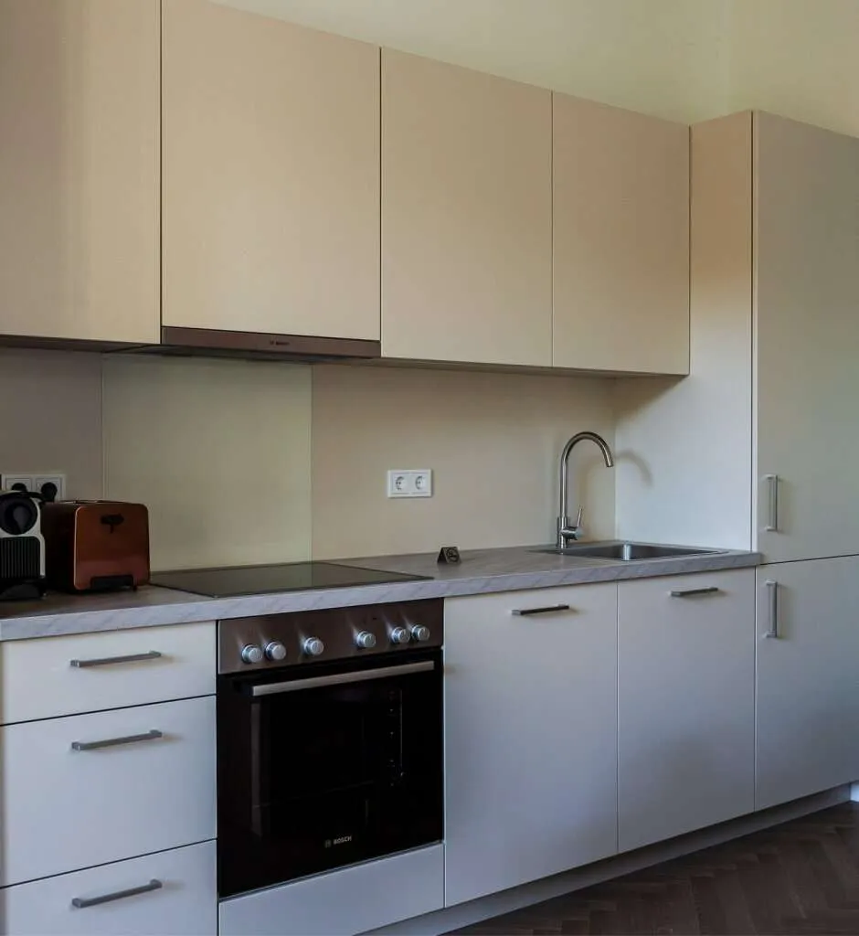 1180_AM SCHLOSSPARK: Charmant möblierte 2-Zi-Terrassen-Wohnung / charmingly furnished 2-room terrace apartment - Widok 3