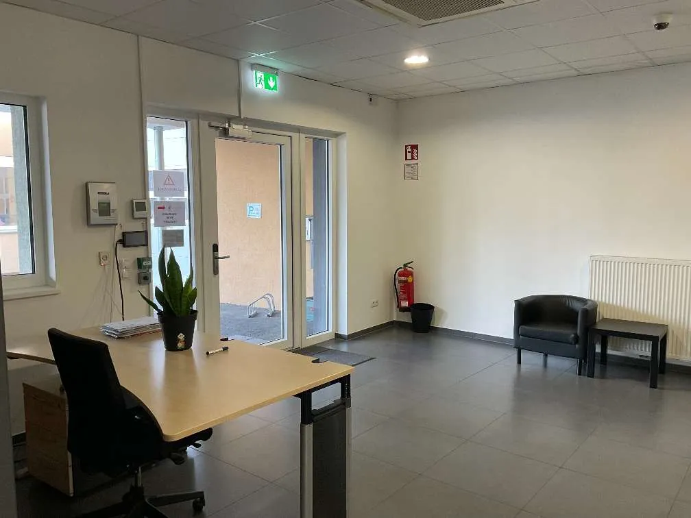 neuwertiger Bürokomplex (Teilflächen möglich) mit anliegender Lagerhalle bzw. Werkstatt - Widok 3