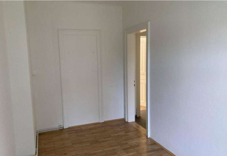 Charmante Altbauwohnung Im Herzen Von Graz (3 Zimmern Mit Balkon), 81 ...