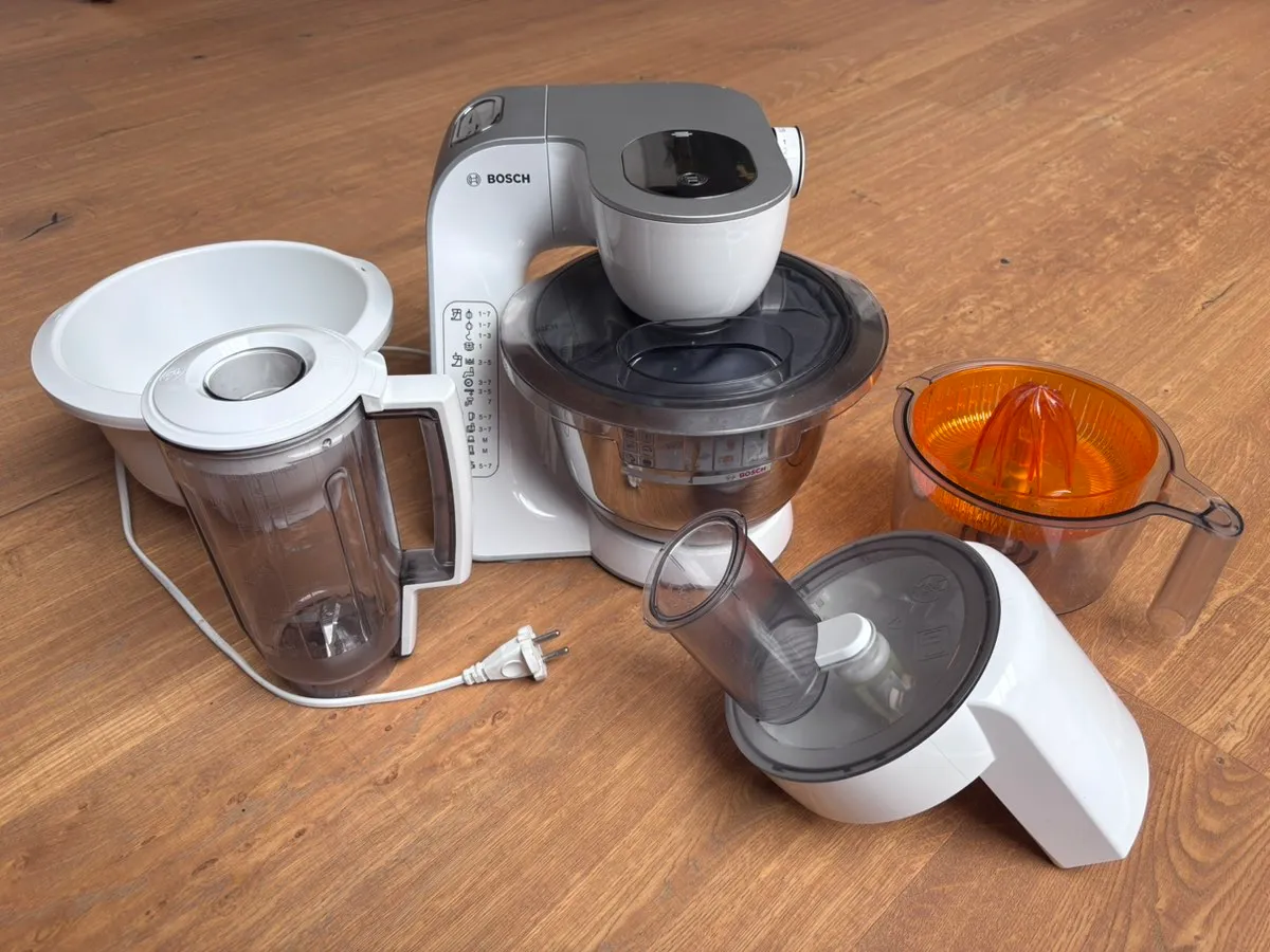 Bosch Küchenmaschine MUM 5 inkl. Zubehör, € 125,- (2151 Asparn an der Zaya)