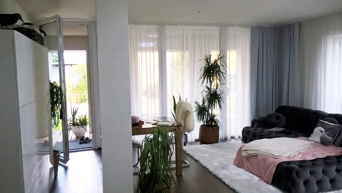 Lichtdurchflutete 2-Zimmer-Wohnung mit großer Loggia - Ideal für Paare oder Singles! - WARMMIETE – pohled 2