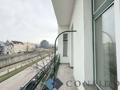 Großzügige 4 Zimmer Altbauwohnung mit verglaster Veranda und Balkon! – Bild 2