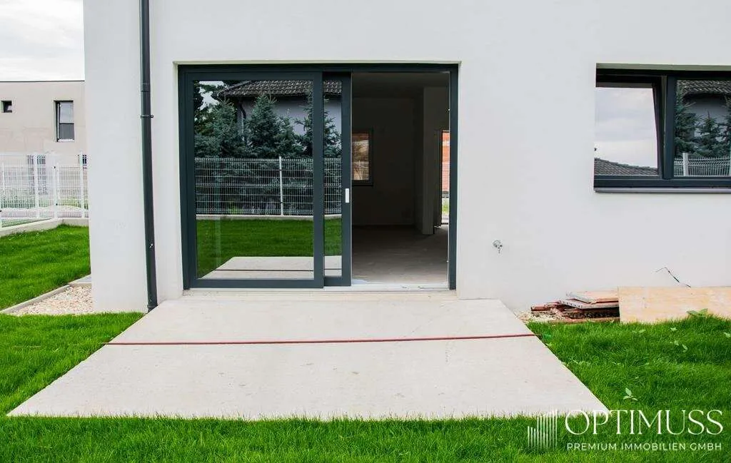EXKLUSIVES ,MODERNES WOHNEN IM 4 ZIMMER REIHENHAUS IN STRASSHOF AN DER NORDBAHN !!! - Ansicht 2
